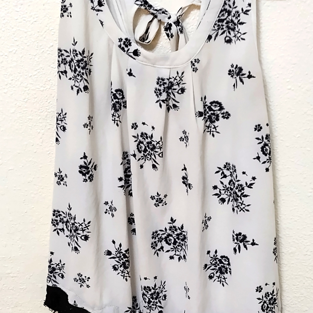 Sleeveless blouse